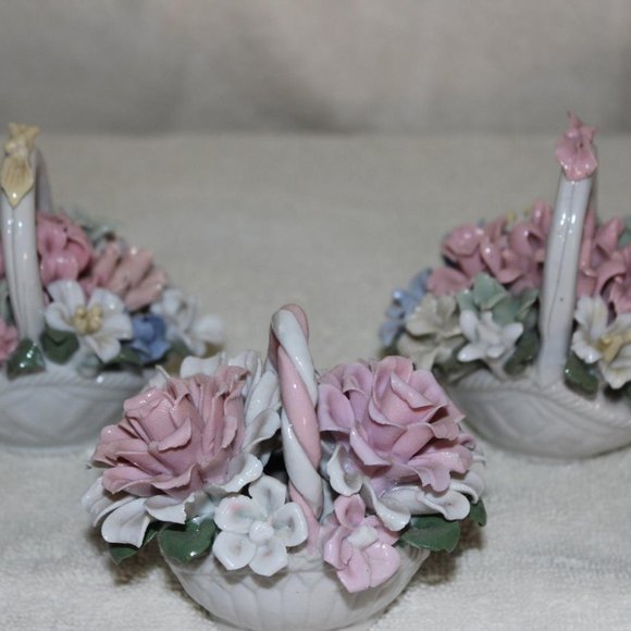 3 VINTAGE MINI BONE CHINA FLOWER BASKETS EACH DIFFERENT PASTELS MADE IN CHINA - Picture 2 of 5